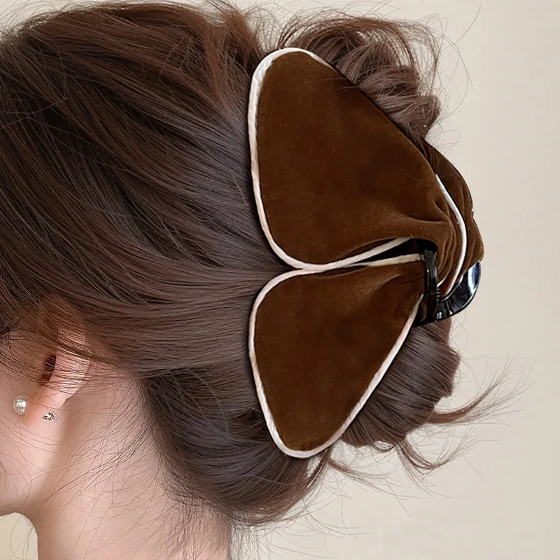 1pc Velvet Butterfly Triangle Shark Clip Hepburn Style Autumn Winter Premium Hair Claw for Women Back of Head Bun Holder 2026