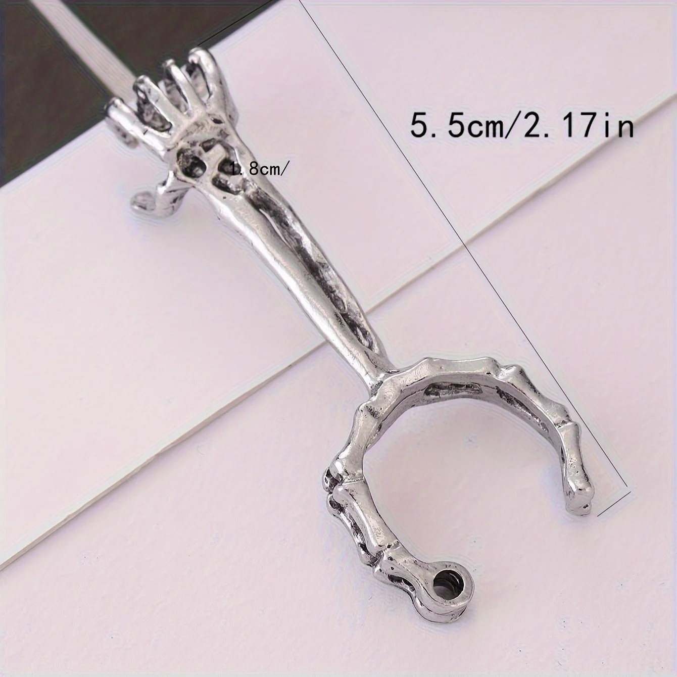 1 Stück Handknochen-Raucherring, Zigarettenhalter-Ring mit Totenkopfmuster – Detail 4