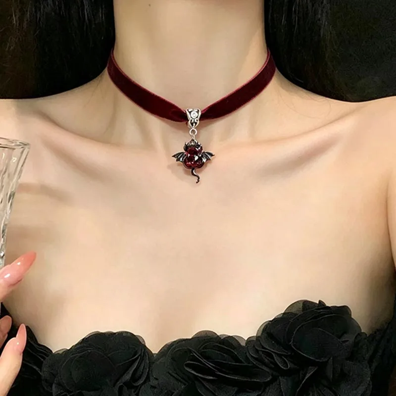 Vintage Halloween Women Jewelry Black Wine Red Velvet Demon Bat Pendant Choker Necklaces Gothic Clavicle Chain Party Accessories