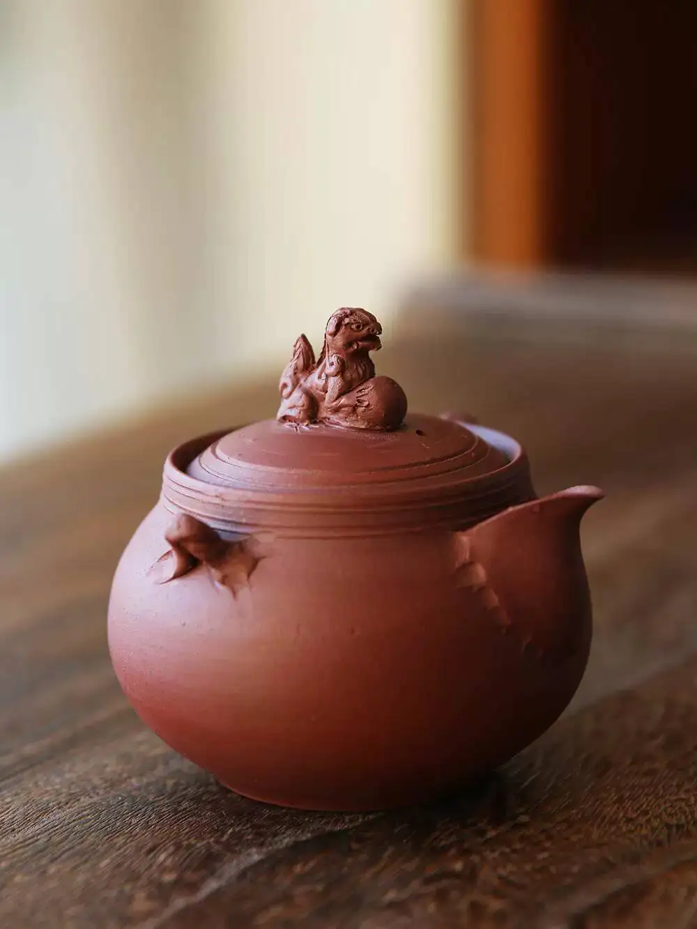 In Stock, Japanese Imported Toki-Yaki (Katsura) Handmade Lion-Shaped Zhu Ni Clay Vase, Tea Hand-Held Pot, Ceramic Pot