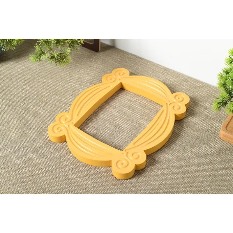 TV Series Friends Handmade Monica Door Frame Wood Yellow Photo Frames Collectible Home Decor Collection Cosplay Cartoon Rahmen