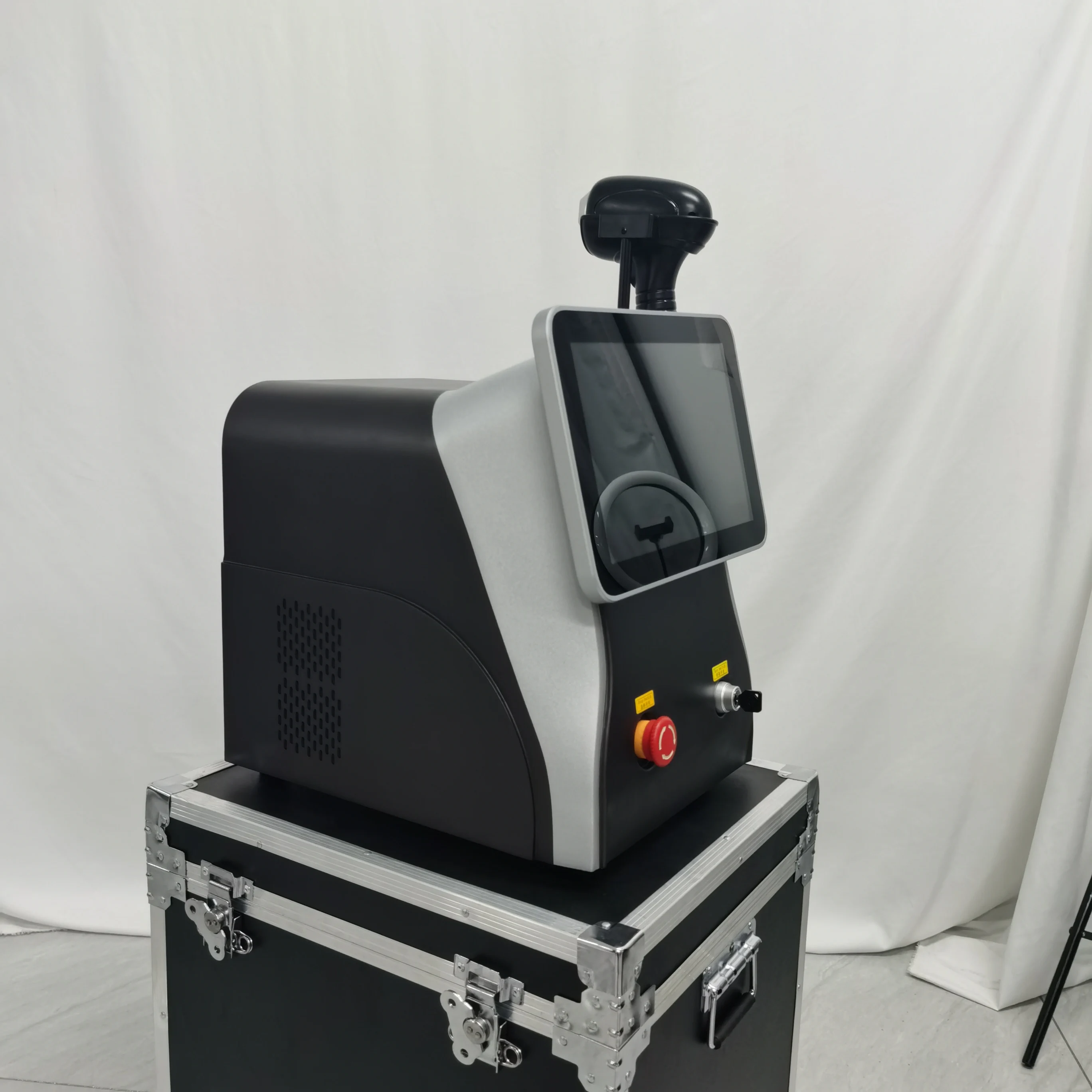 808nm Diodenlaser Haarentfernungsmaschine 3500W Enthaarungsausrüstung Drei Wellenlängen Ice Titanium Gerät Professionell für Salon