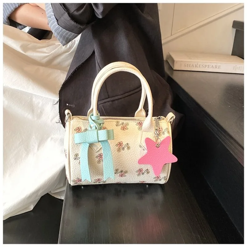 Unique Underarm Handbag Rivet Detail Minimalist Design One Shoulder Bag Ladies Daily Use Fashionable