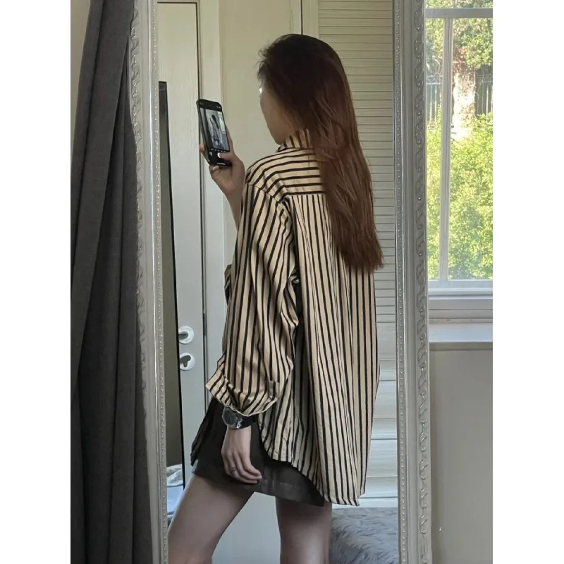 Blusa Casual Feminina de Manga Longa com Gola e Botões, Design Larguinho e Listrado, Primavera-Outono 2025