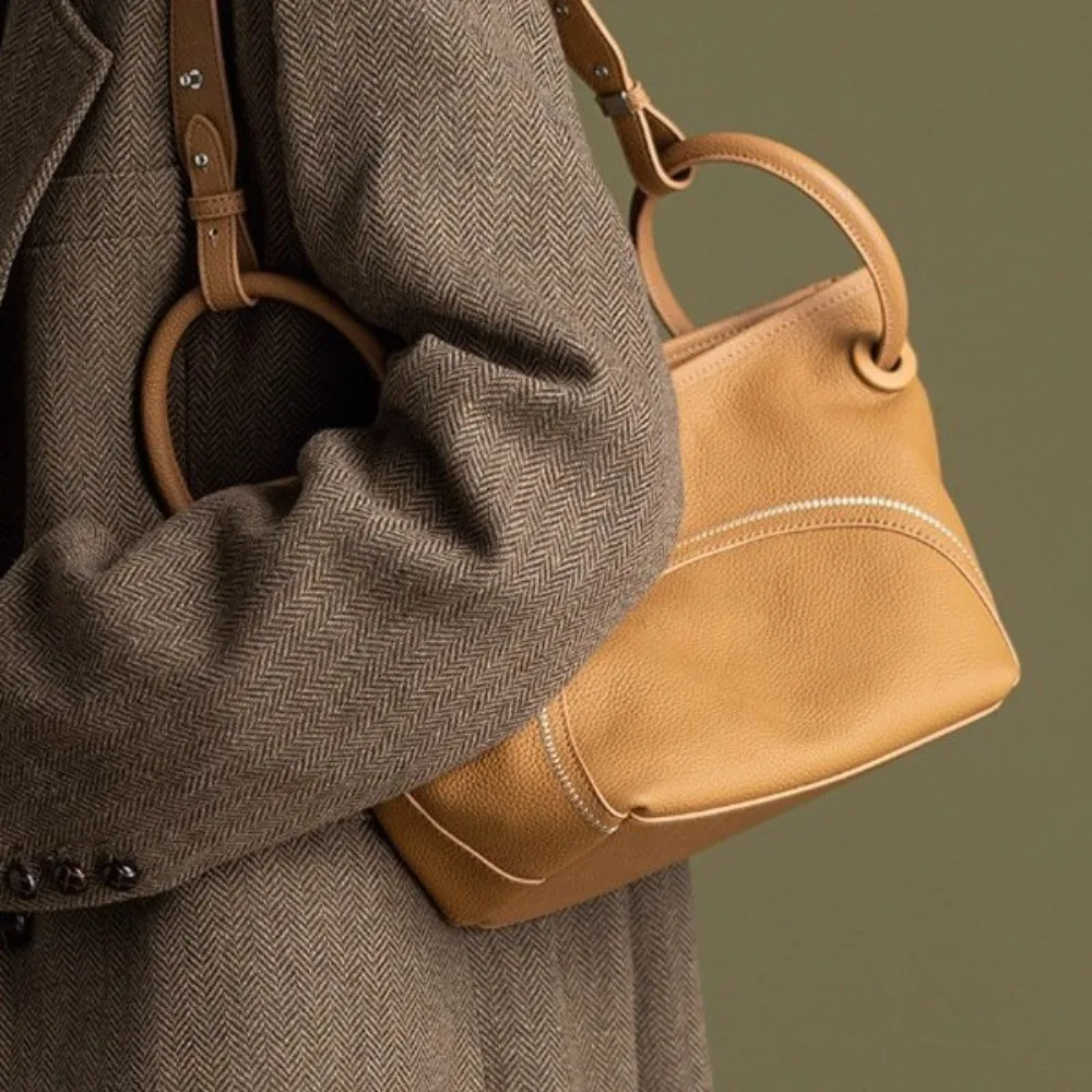 

Новая сумка-кроссбоди из мягкой кожи для повседневного использования: классический, универсальный, высококачественный, модный, простой дизайн, текстурированная, износостойкая.