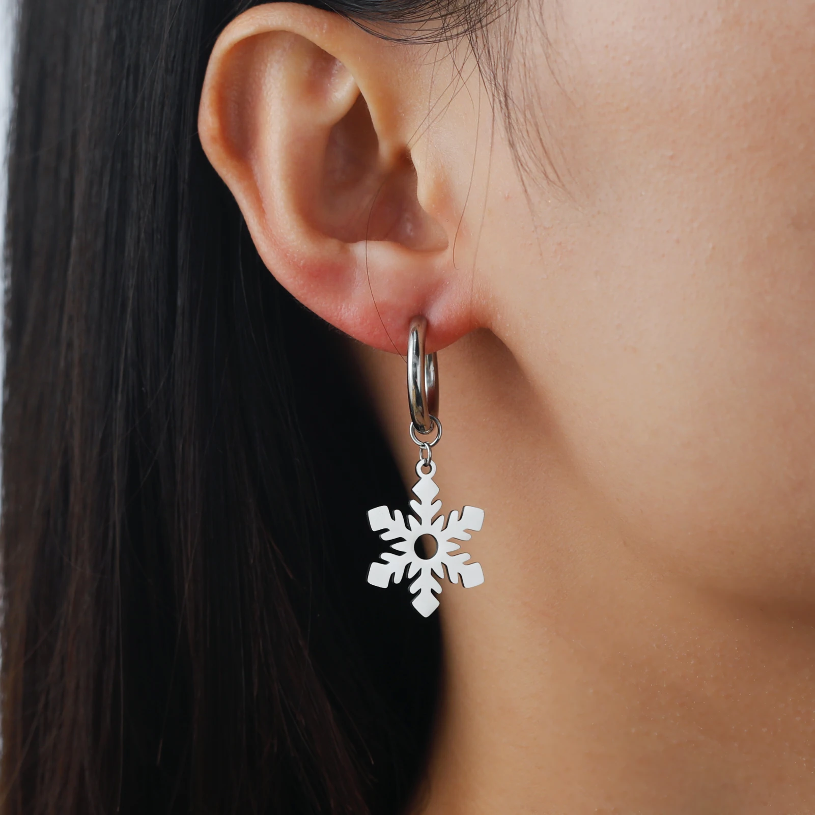 Lucktune Christmas Snowflakes Earrings Stainless Steel Snow Flower Hoop Earrings for Women Girl Fashion Daily Ear Jewelry Gifts