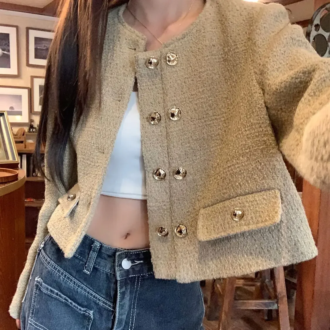 

French apricot fragrance short coat women's autumn and winter new niche temperament round neck Joker fashion button casual top.