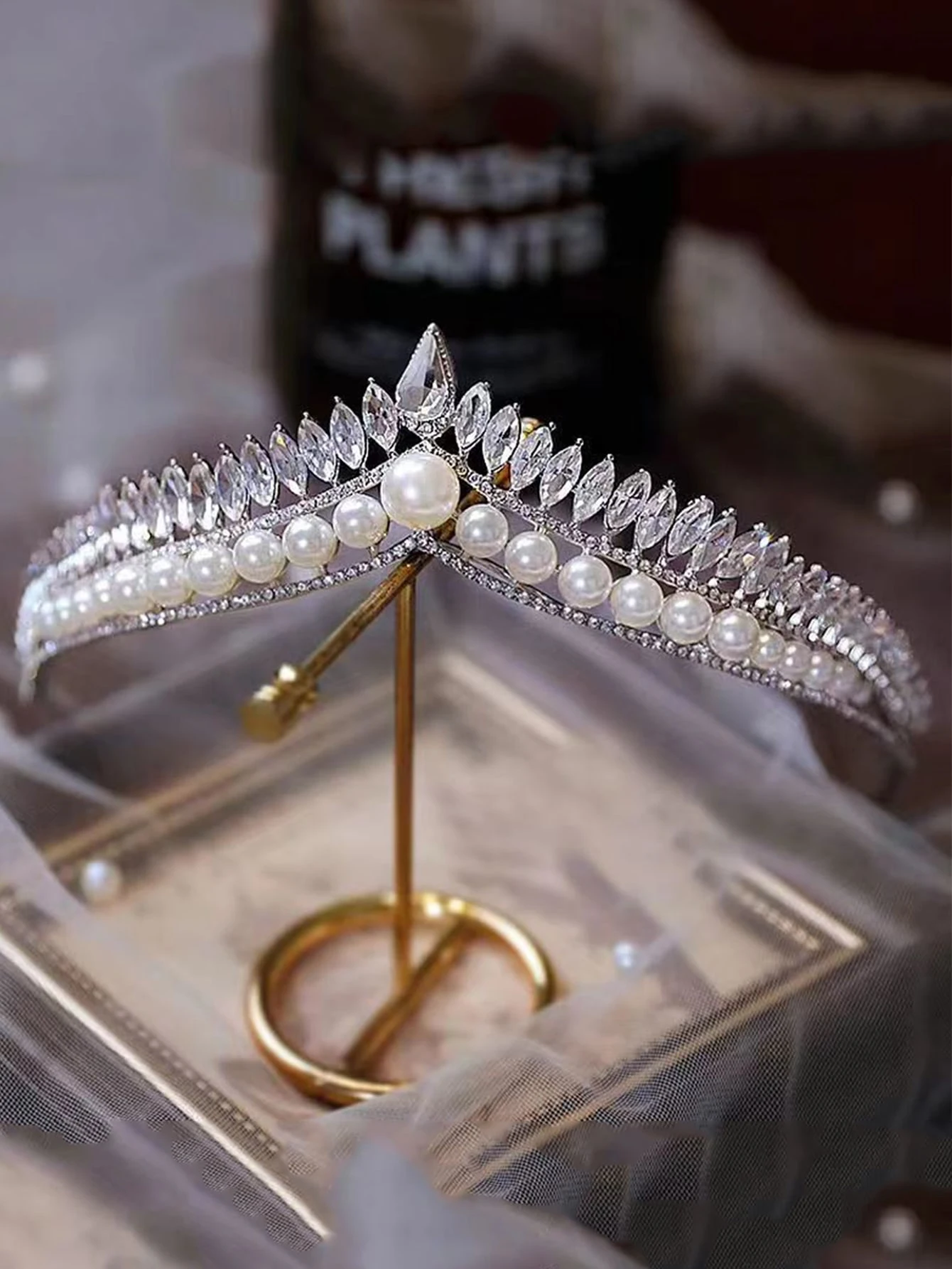 Light Luxury Pearl and Rhinestone Crown, Silver Simple Bridal Crown, Wedding Dress Evening Gown Birthday Dress Diamond-Encrusted Hair Crown Headpiece