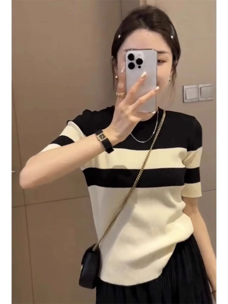 

Slim Fit Knitted Stripe ort Sve T-irt round Ne Thin Summer Korean Sle Women's Faion Top Casual Comfortable irt