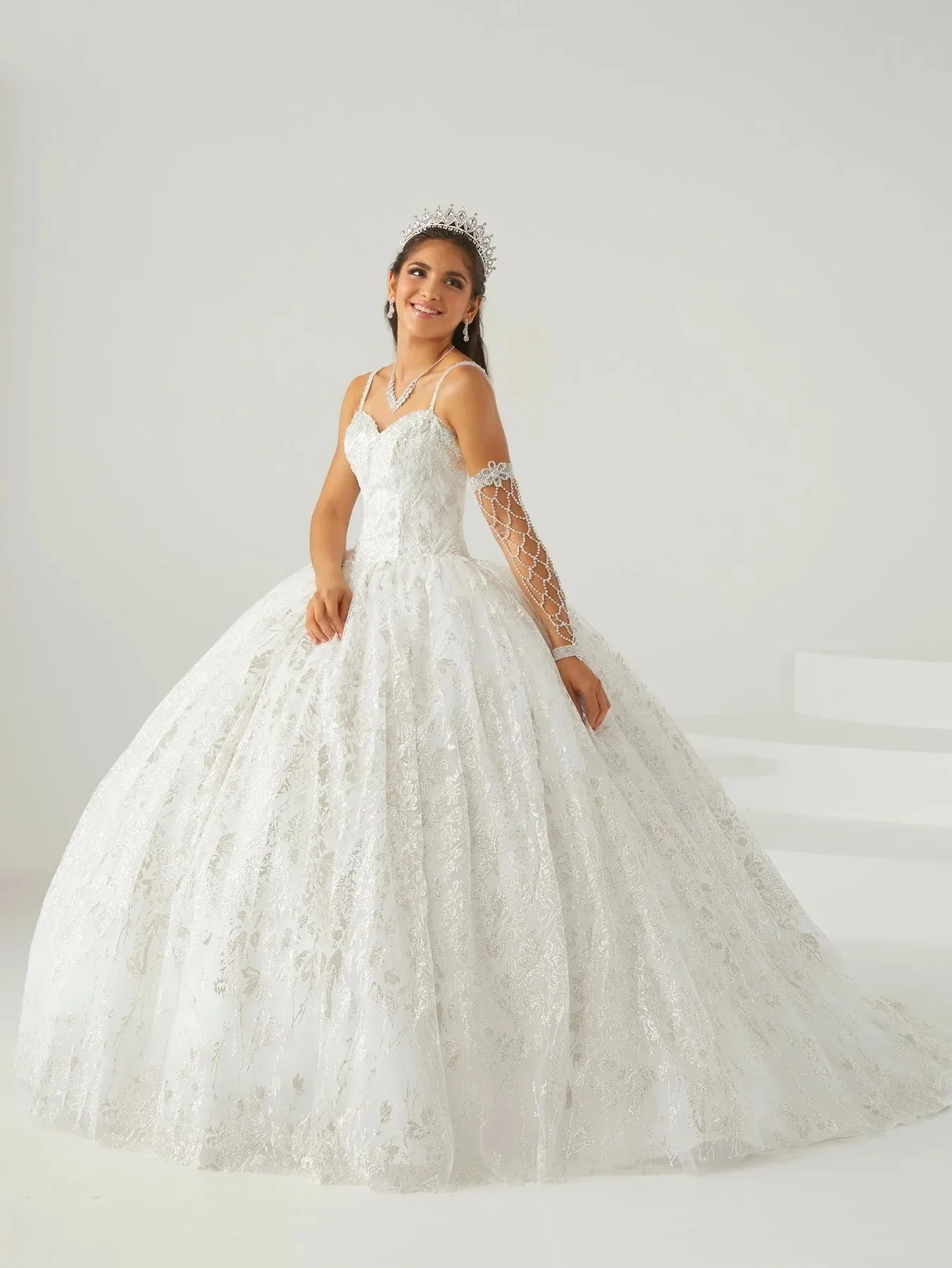 Charro Quinceanera Dresses Ball Gown Spaghetti Straps Lace Puffy Mexican Sweet 16 Dresses 15 Anos