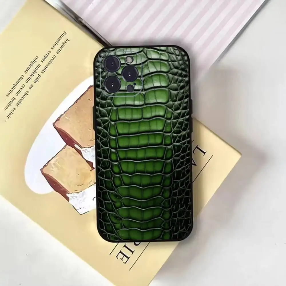 حافظة هاتف بنمط جلد الثعبان لهاتف iPhone16,15,14,13,12,11 Plus,Pro Max,XS,X,XR,SE,Mini,8,7,Soft Black Cover