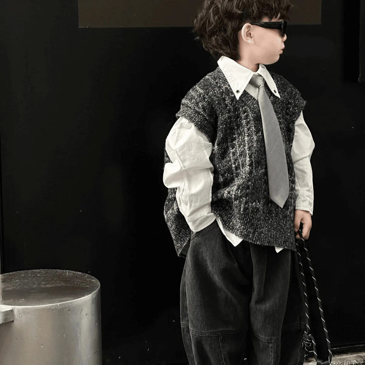 

Children's Inner Neckline Rivet Long-sleeved Shirt Sleeveless Knitted Sweater Vest Boy Top Two-piece Set