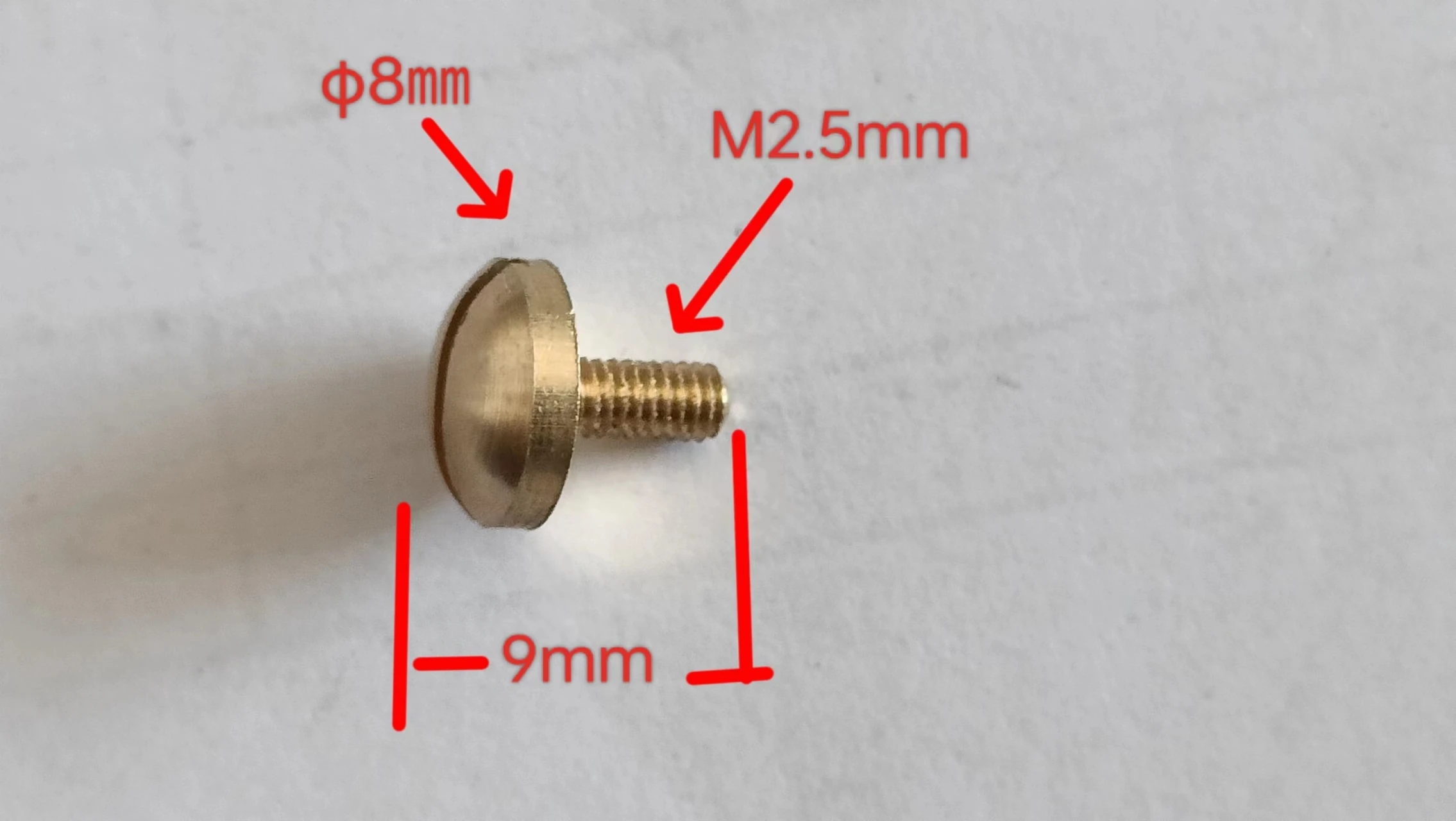 Flat key mezzo-alto baby-hugging screw maintenance screw