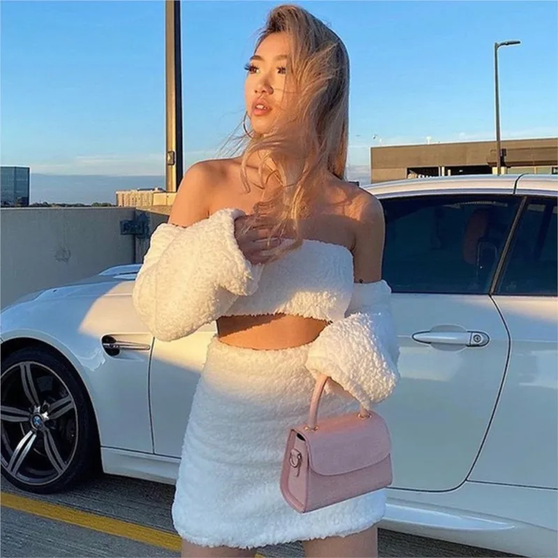 Haut Sexy à manches fendues sans bretelles en peluche double face + jupe moulante aux hanches pour femmes d'automne et d'hiver, ensemble à la mode et élégant