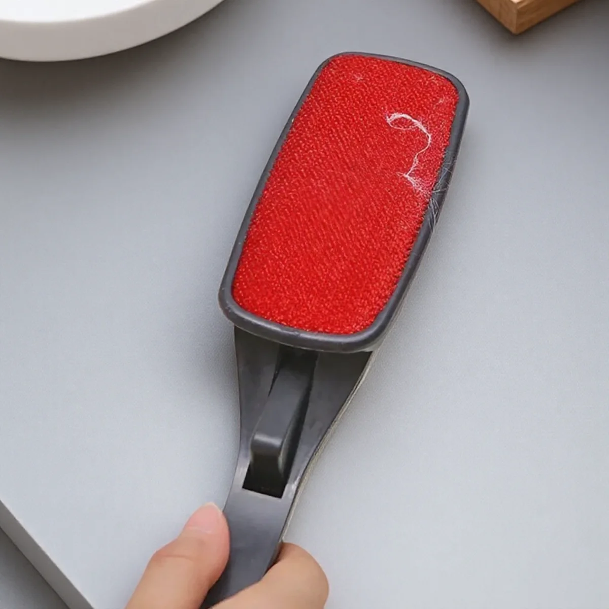 Creative Rotatable Wool Coat Brush Cashmere Coat Dust Removal Electrostatic Adsorption Cleaning Tool Household Supplies