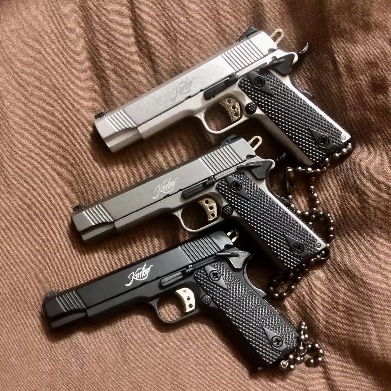 Csnoobs 1:3 mini pistola de liga m1911, chaveiro com pingente destacável, modelo de arma de brinquedo para arma pubg, presente para adultos e crianças