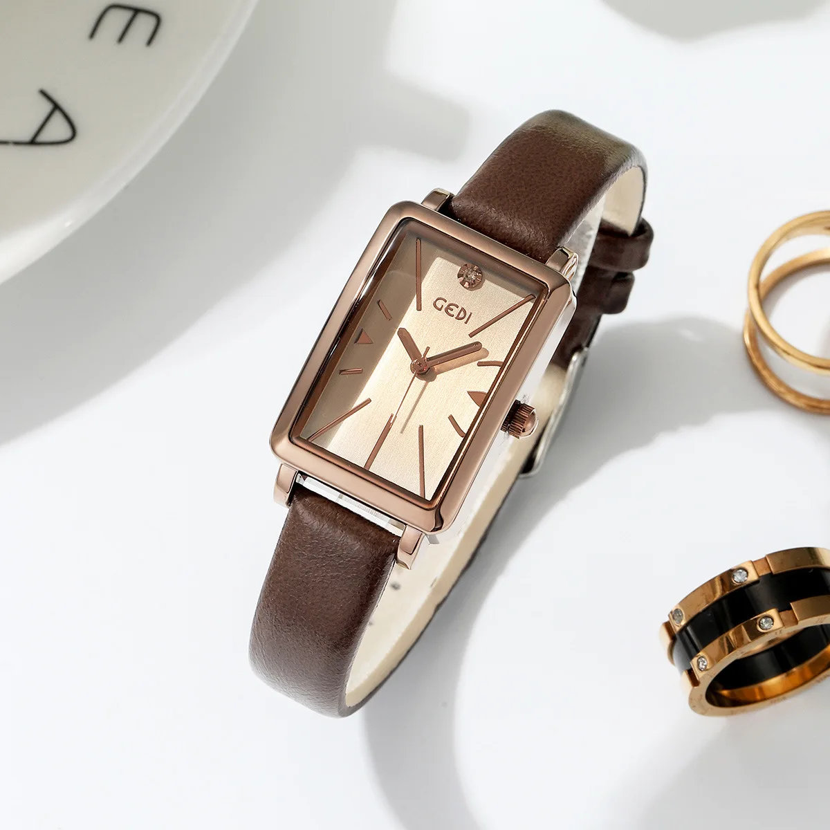 Retro Small Square Plate Women's Watch Light and Small High-end Belt Watch Women's Quartz Watch