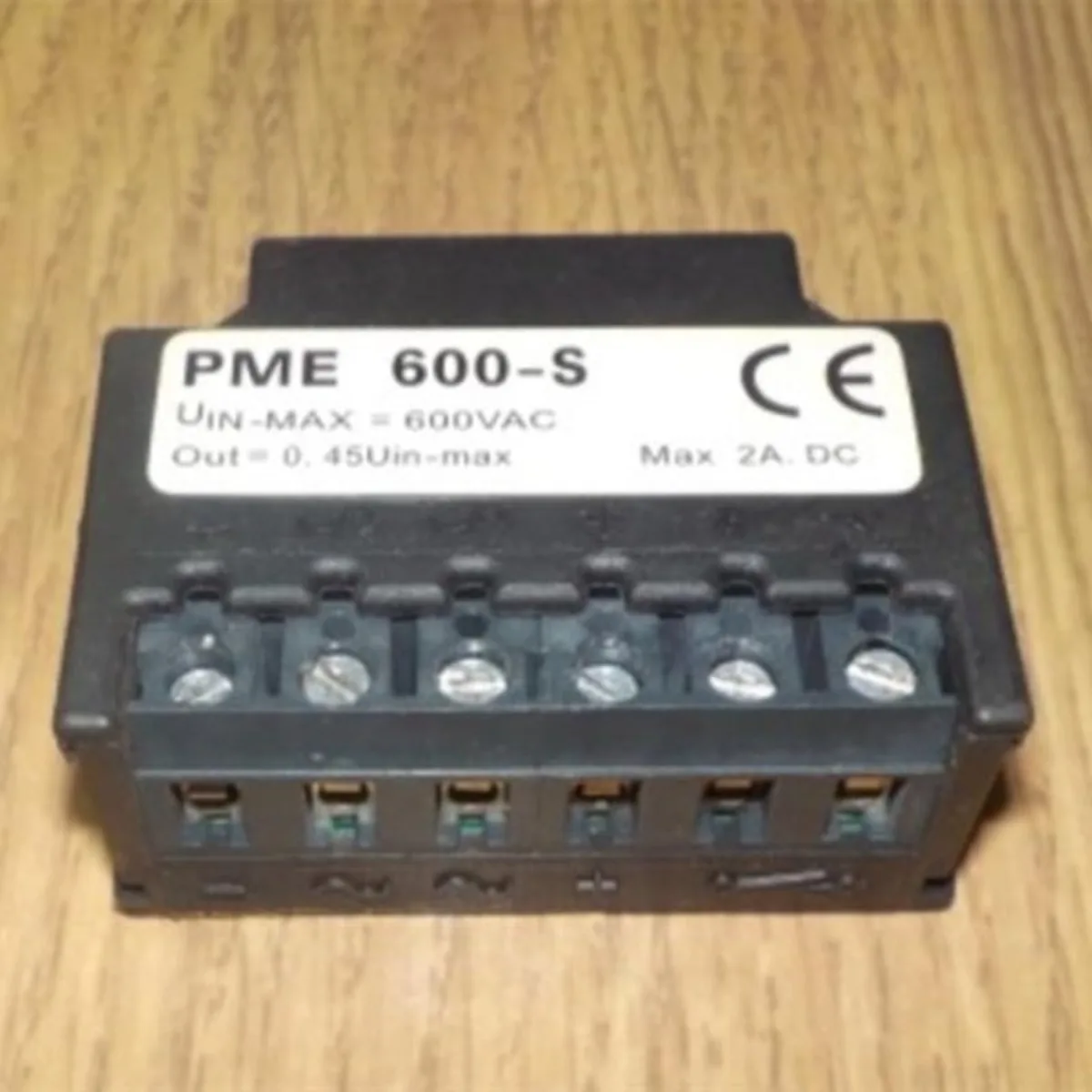 PME 600-S Uin-max=600Vac ± 10% Uout=0.45Uin-max MAX 2A DC