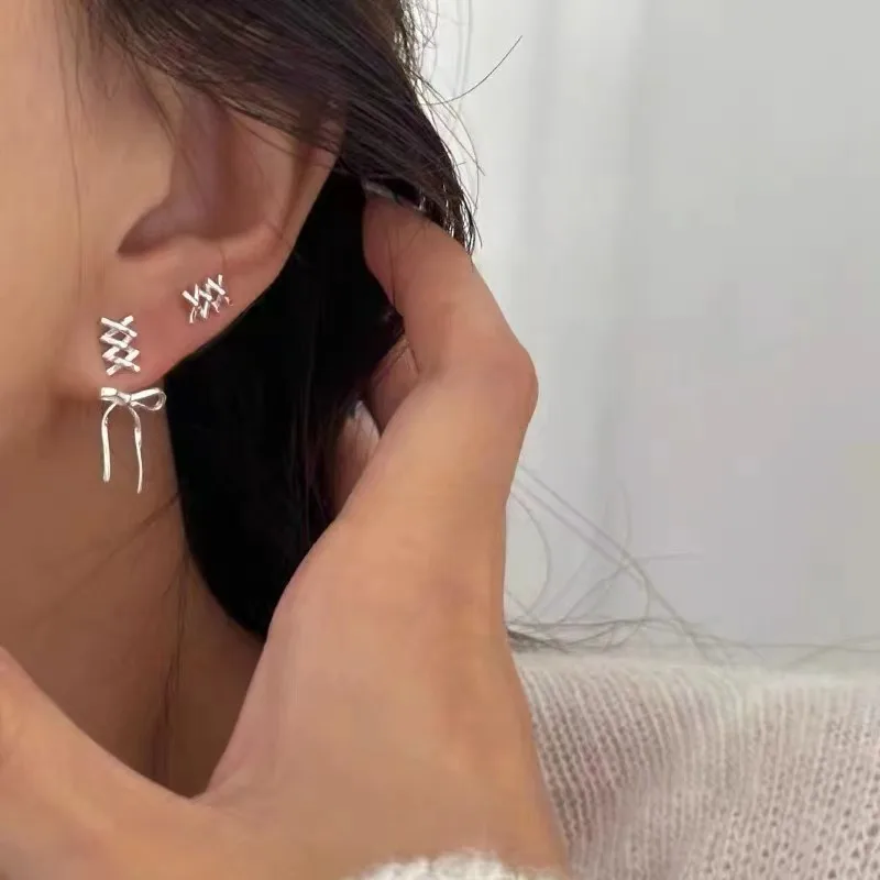 الحلو الطازجة ولطيفة فتاة حلوة نمط الفضة إبرة القوس الصليب الشريط وأقراط الأقراط تصميم الأقراط المتخصصة #3