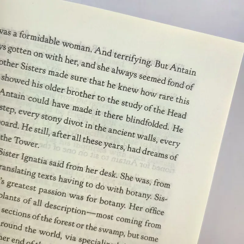 النسخة الإنجليزية The Girl Who Drank The Moon Newbery Gold Award الروايات والأعمال الأدبية الكلاسيكية الكتب الإنجليزية Libros Livros