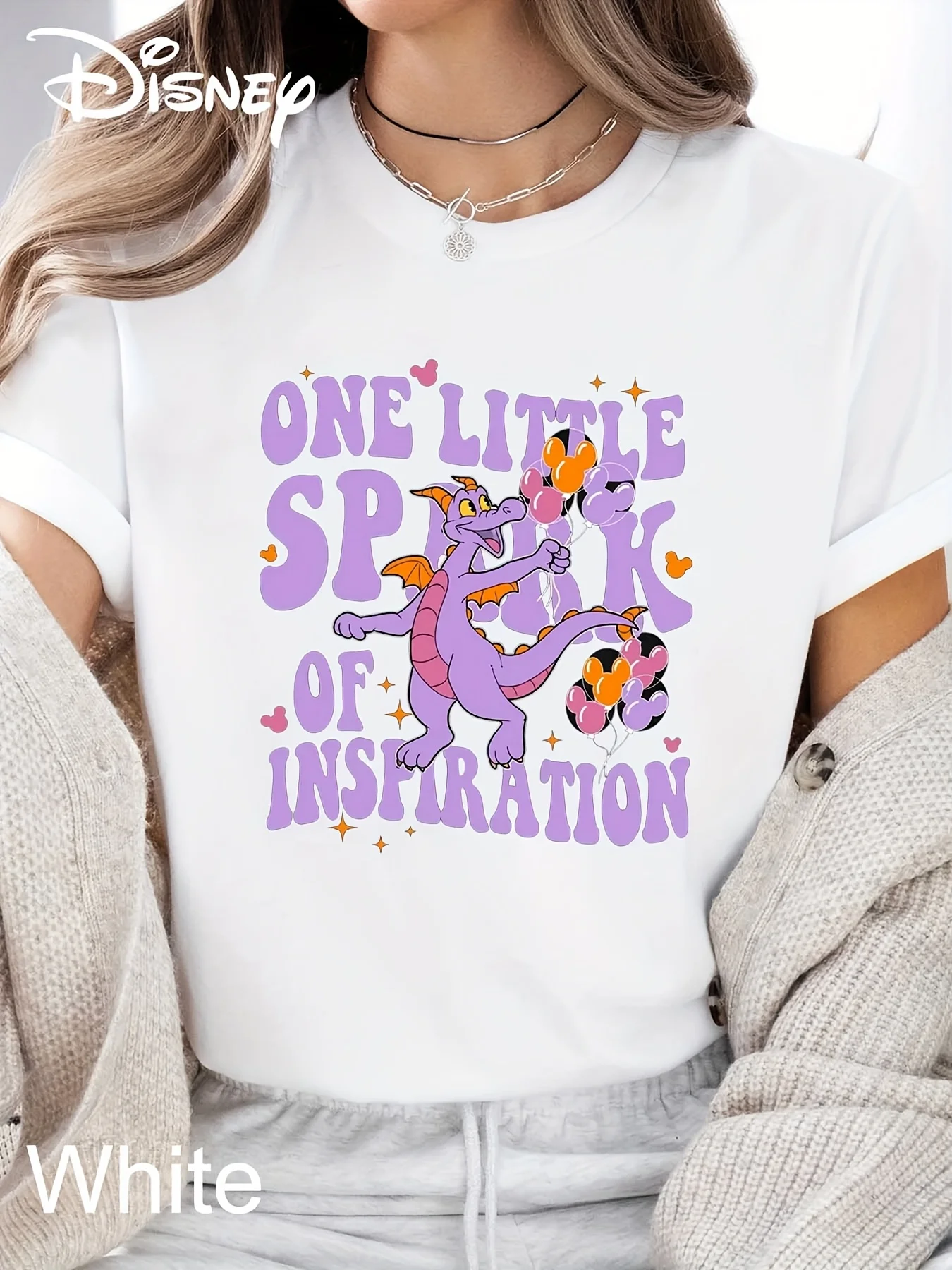 Disney Fantasyland wit grafisch T-shirt voor dames - schattige paarse draak en "One Little Spark of Inspiration" ontwerp