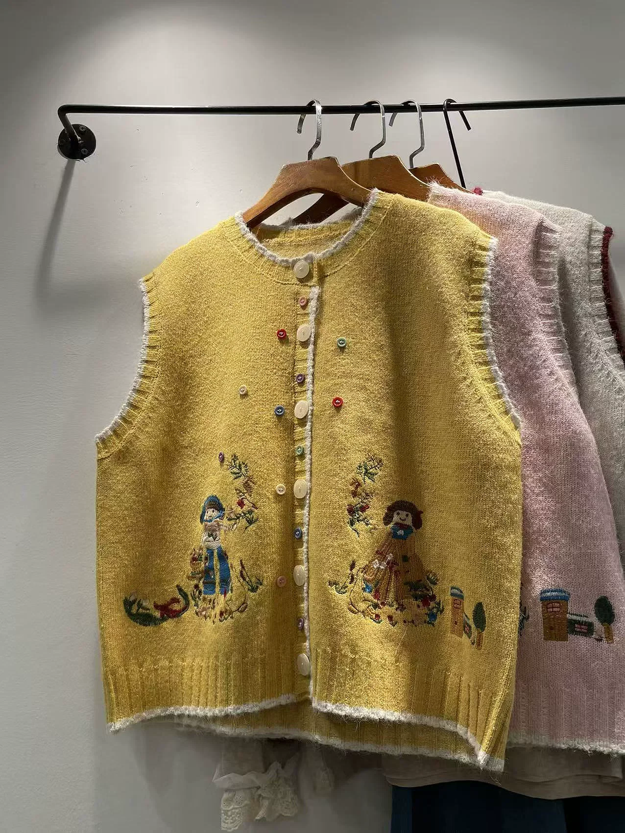 2026 Mori kei clothing Japanese style beige pink gray yellow catoon embroider knitted sweater vest for women sleeveless cardigan
