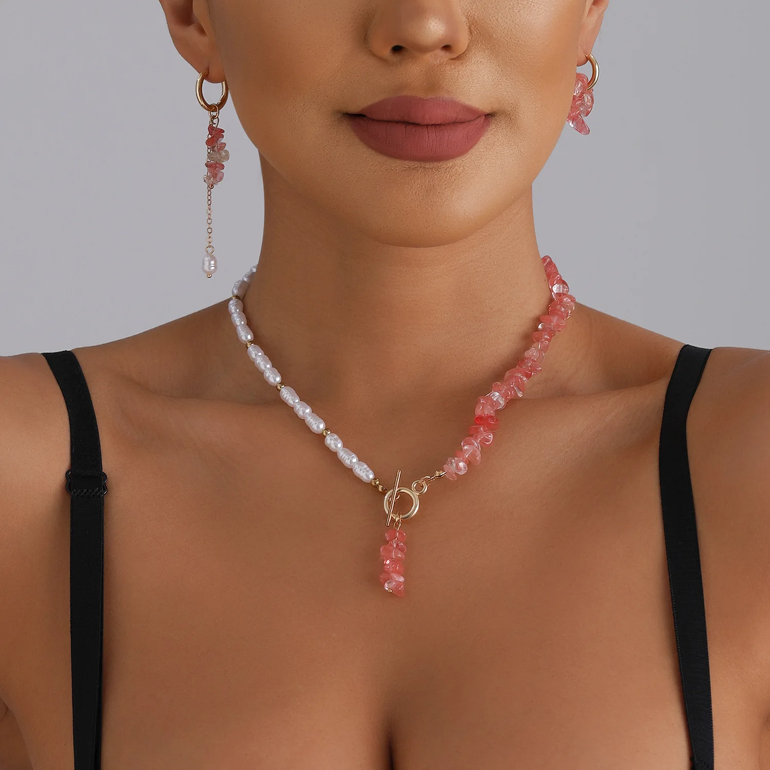 Alloy Geometric Pendant Necklace with Electroplated Clavicle Chain • Irregular Design • Fresh Daily Wear for Women • 31–40 cm Ad