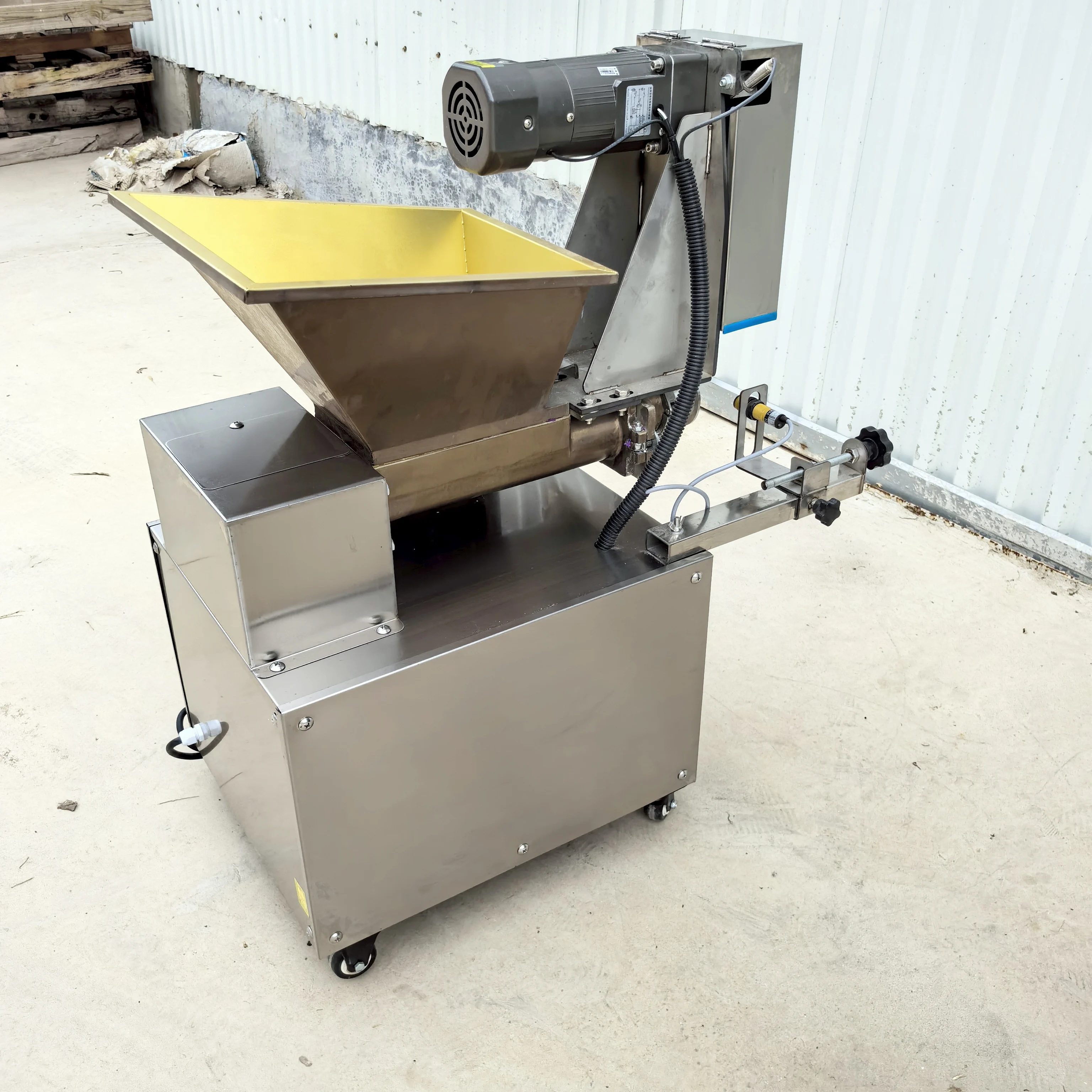 

Best Quality Dough Cutting Ball Maker Machine Dough Divider Rounder Machine