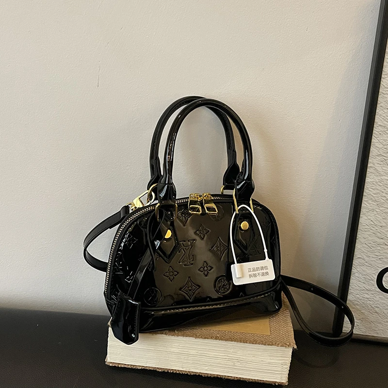 

Popular And Elegant Women's Crossbody Bag Handbags Messenger Bag In Premium Leather By Designer