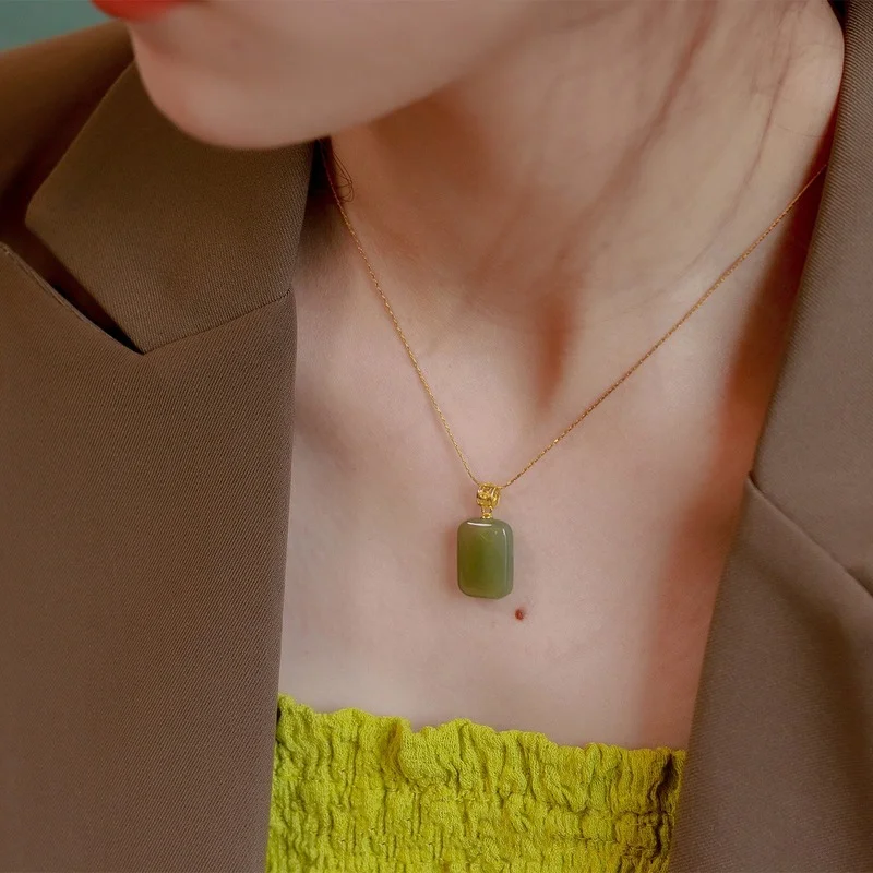 VOQ Silver Color Ladies Luxury Jewelry Natural Square Hetian Jade Necklace Ladies Pendant 14k Gold Clavicle Chain Necklace