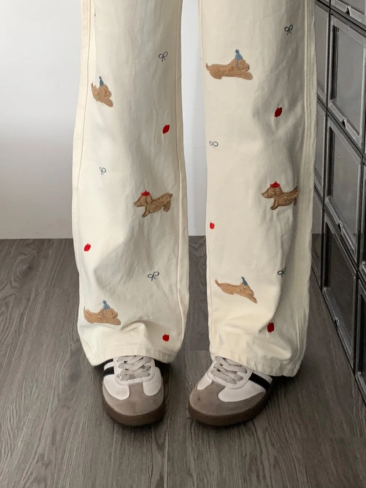 بنطلون جينز واسع الساق بخصر مرتفع للنساء مع تصميم مطرز لحيوان الكلب الكرتوني، مناسب للربيع والخريف، بنطلون دينيم أبيض بطول الأرض