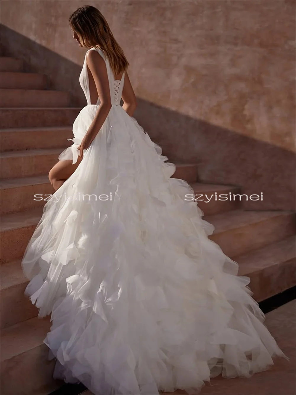 فستان زفاف تول على شكل حرف V مع رقبة على شكل V 2026 فستان زفاف مخصص فيستدو لارجو إنفيتادا بودا رويسيبريدال #3