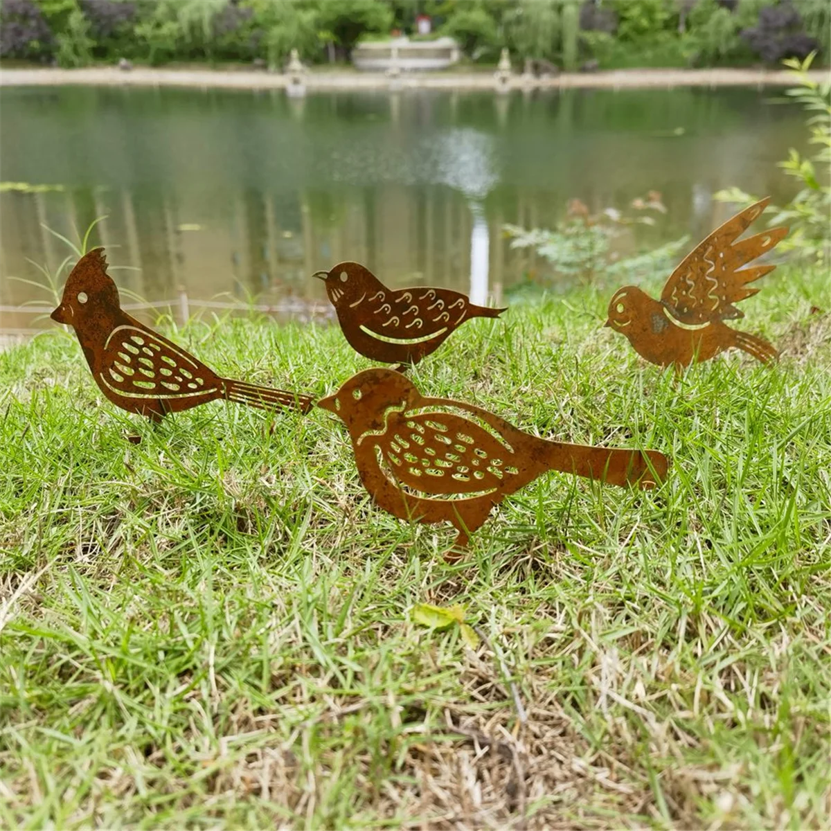 جديد زينة الطيور الصدئة ، تماثيل الطيور المعدنية نابض بالحياة Patinas المعادن الطيور حديقة الحلي صورة ظلية حديقة سياج ديكور