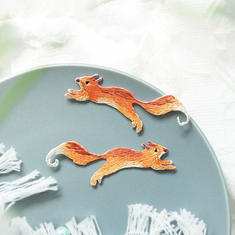 Cute Pairs Jumping Squirrel Embroidered Patch Iron on Applique Animal Patches Shirt Bag Patch Fabric for Clothing DIY Patches