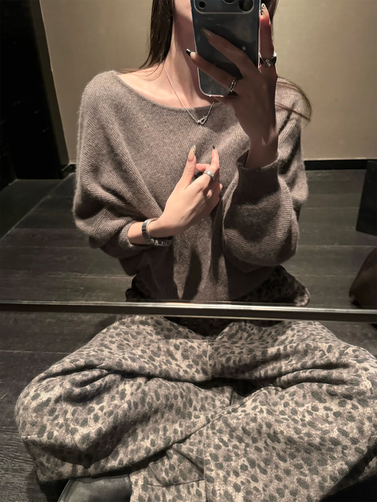 

Superniniyy Women's Knitted Sweater High Densi Bear Velvet oulder Bared mat Coffee Iris Design Winter Thiened Lo...