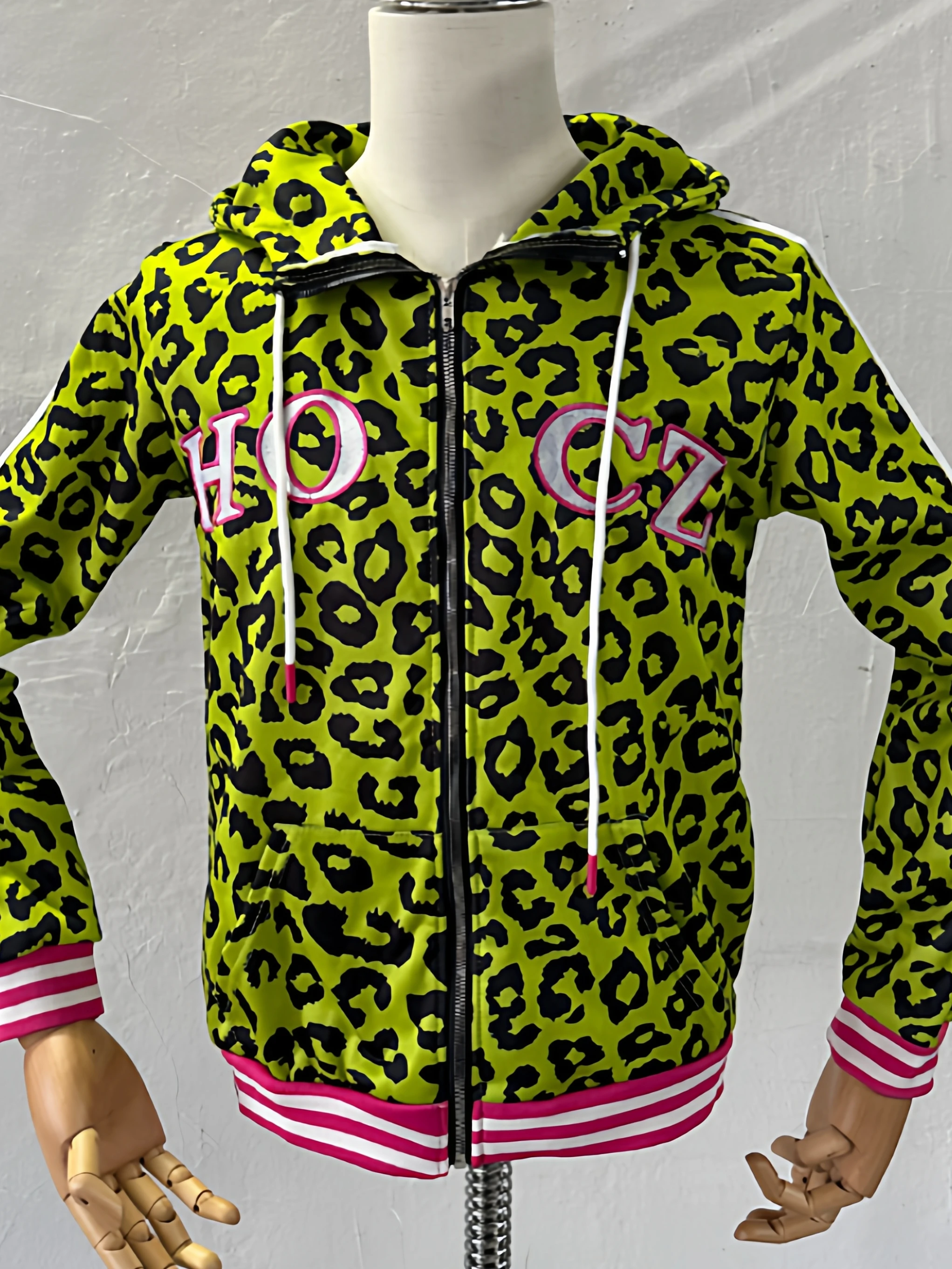 

Модная желтая толстовка с леопардовым принтом и дьявольскими рожками, на молнии, женская, из полиэстера, в готическом стиле, с длинными рукавами