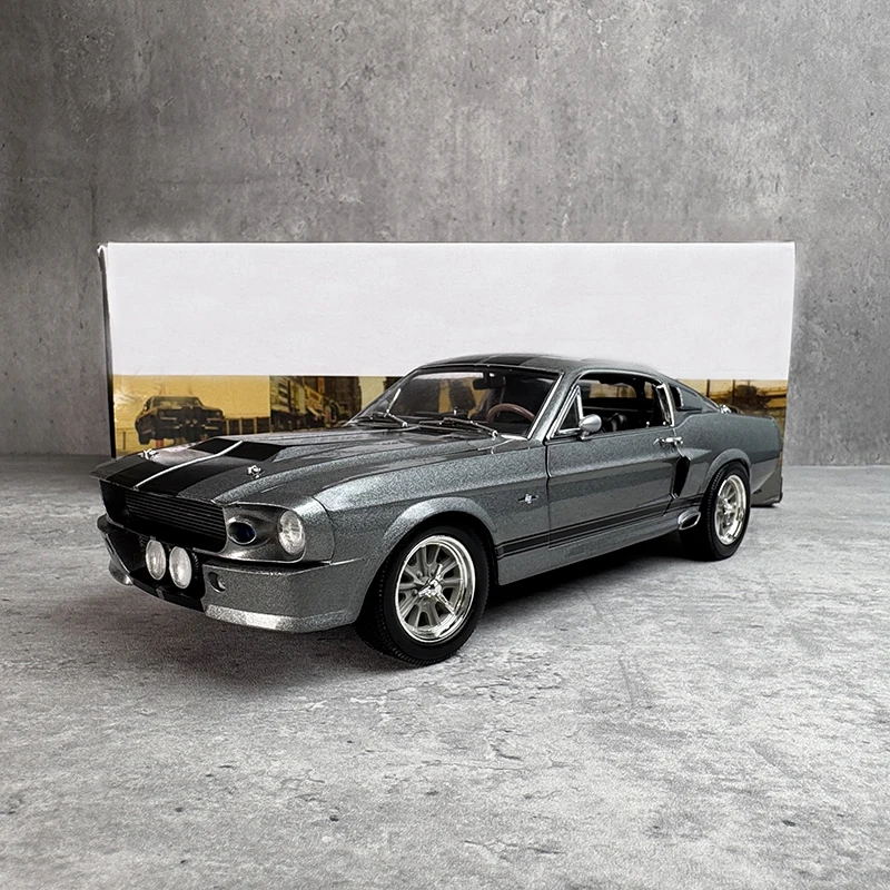 

Green light 1:18 1967 Custom Mustang +small gift