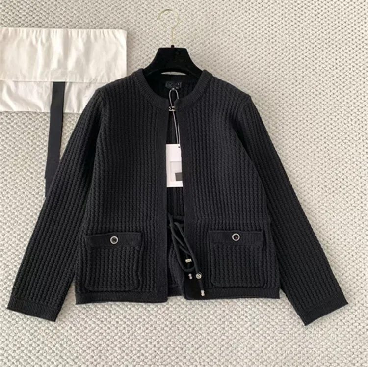 Customized European and American women's clothing 2026 winter new styles Long-sleeved fashion pocket knitted sweater Cardigan