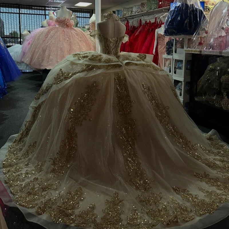 Champagne Quinceanera Dresses Ball Gown Off The Shoulder Applique Lace Beading Crystal Tull Sweet 16 Dress Vestidos 15 De Anos