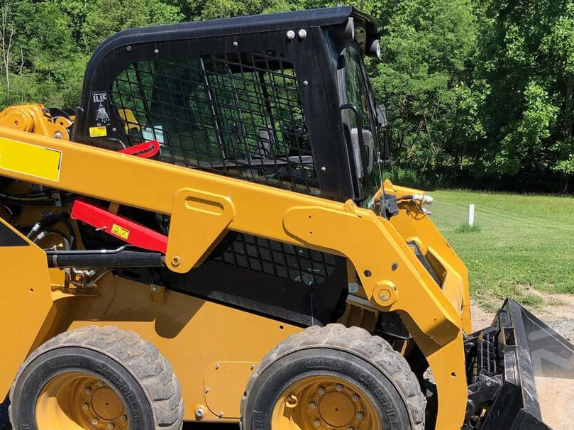 Versatile Wheeled Skid Steer Loader With Safety Belt System For Garden Excavation And Bulk Cargo Handling Works