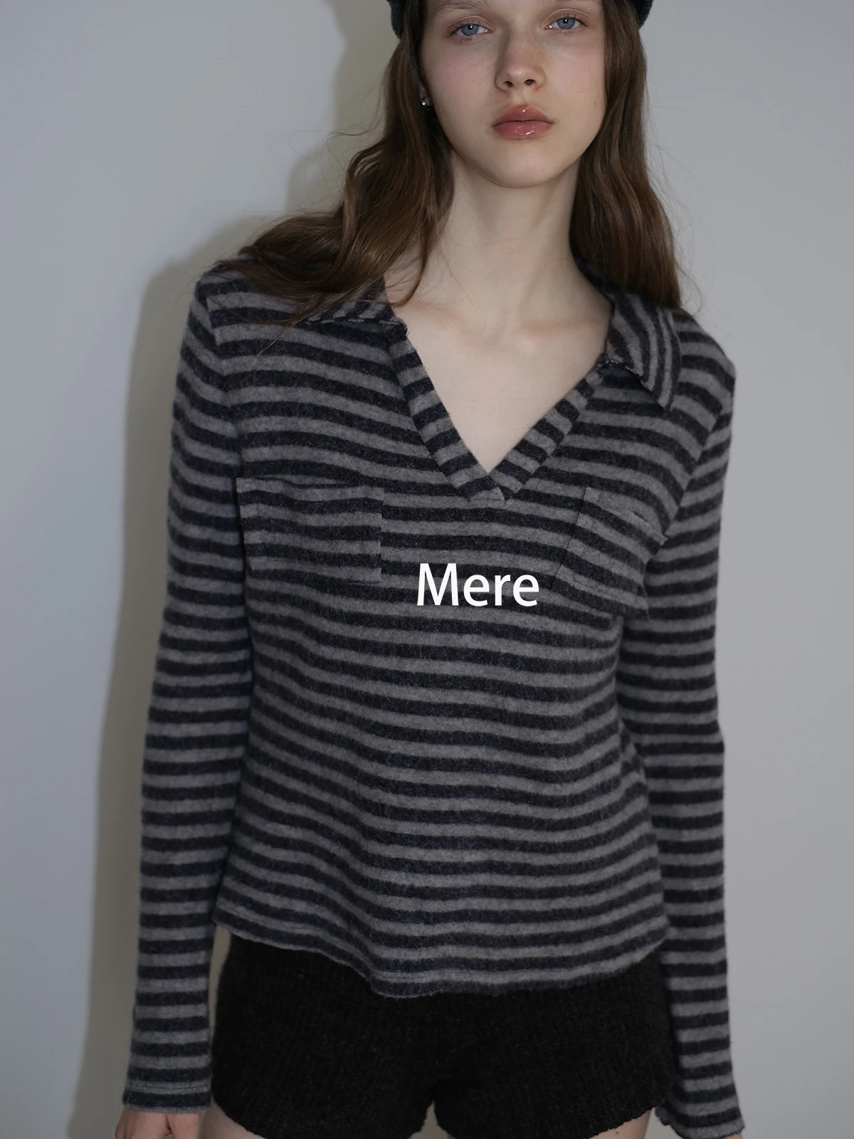 

Модный женский лонгслив с V-образным вырезом в корейском стиле, в полоску, зимняя коллекция