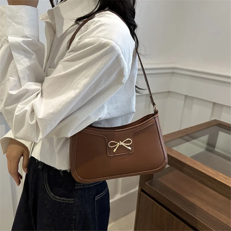 Stylish Shoulder Bag with Metal Bow Decoration, Versatile Underarm Bag, Classic Brown and Black Baguette Bag for Women Daily Use