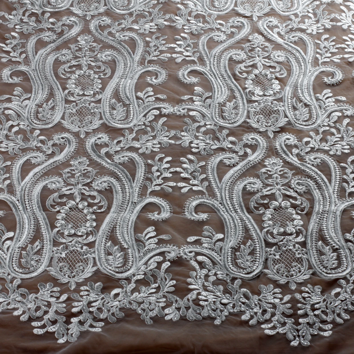 New fashionable and exquisite white plain embroidered sequin mesh lace wedding dress dress fabric