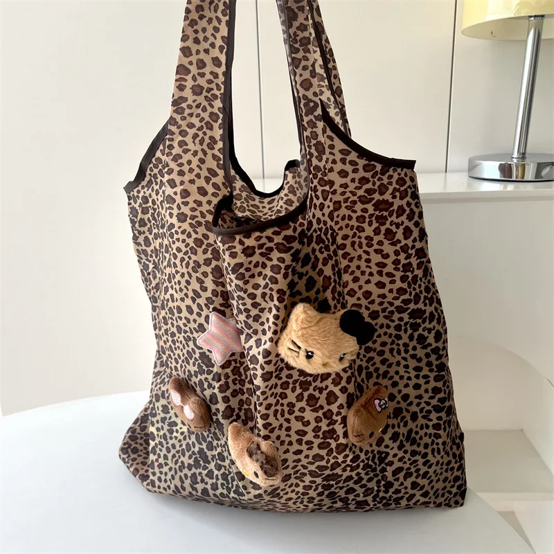 Nuova borsa a tracolla HelloKitty in pelle nera con stampa leopardata borsa carina da pendolarismo estiva da donna di grande capacità