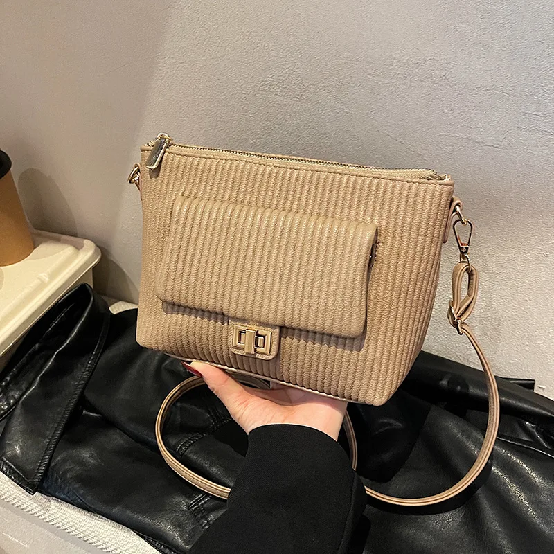 

Мятая большая сумка, просторная сумка подмышками для женщин, сумка на плечо с ремешком-цепочкой, минималистичная сумка через плечо, текстурированная сумка «день-ночь» ​