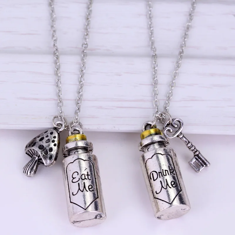 Fashion Vintage Charm Alice In Wonderland Torque The Album\'s Title Eat Me Drink Me Charm Pendant Alloy Bottle Pendant Necklace