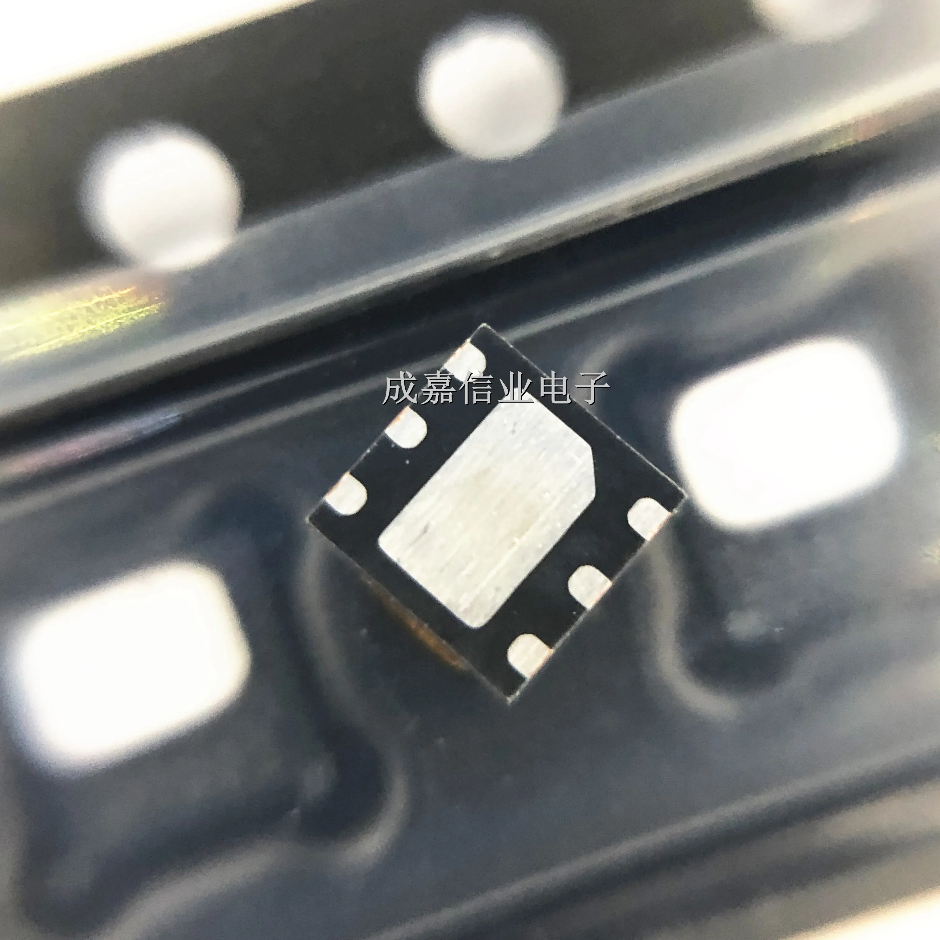 10pcs/Lot HTU21DF DFN-6 HTU21D Temperature And Humidity Sensor I2C 1.5V~3.6V 450uA 0%RH~100%RH