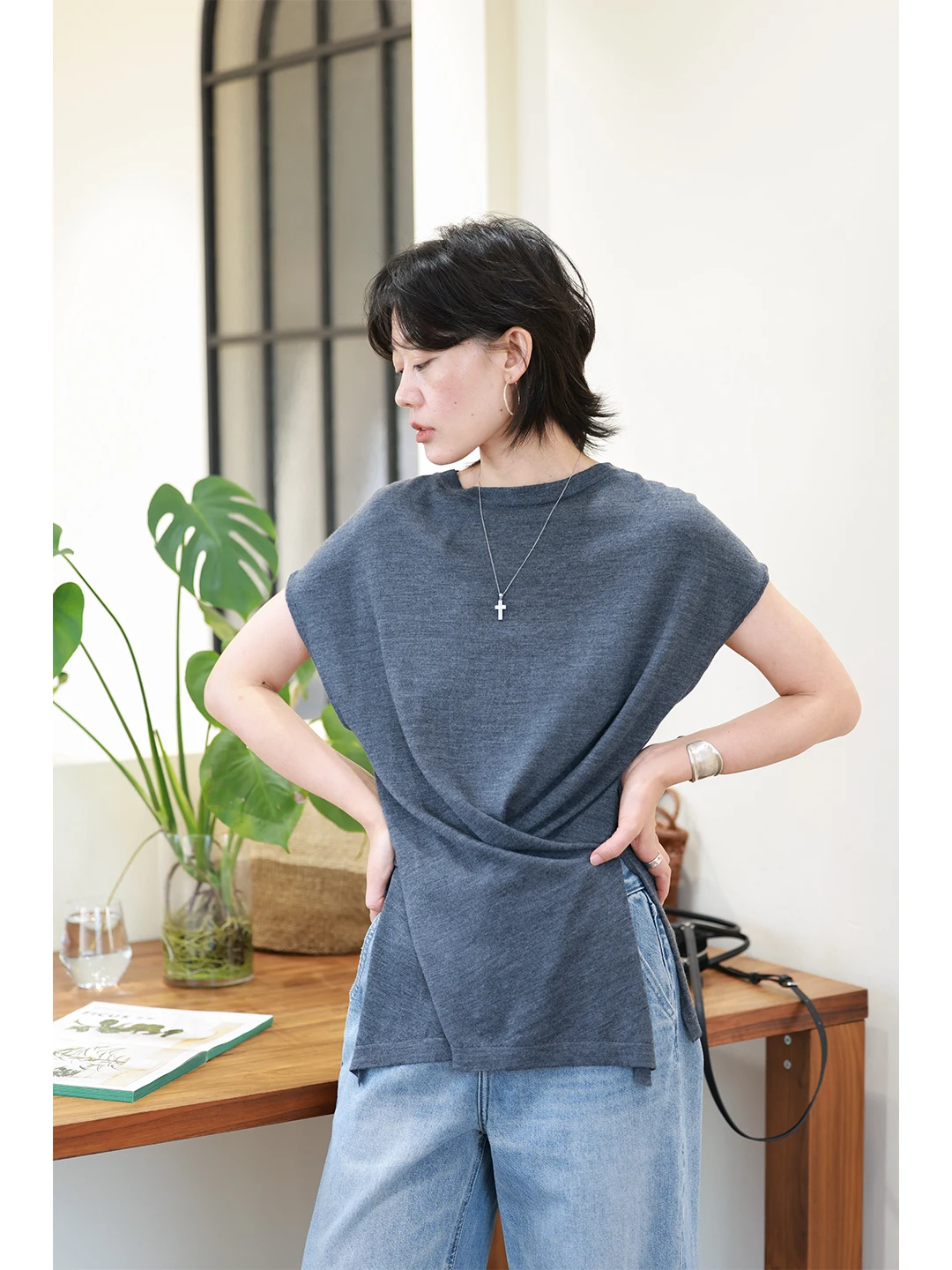 

Шелковистый, очень тонкий, из 100% шерсти, вязаный свитер с коротким рукавом, женский, свободного кроя, с круглым вырезом, дышащий, тонкий, осенний.