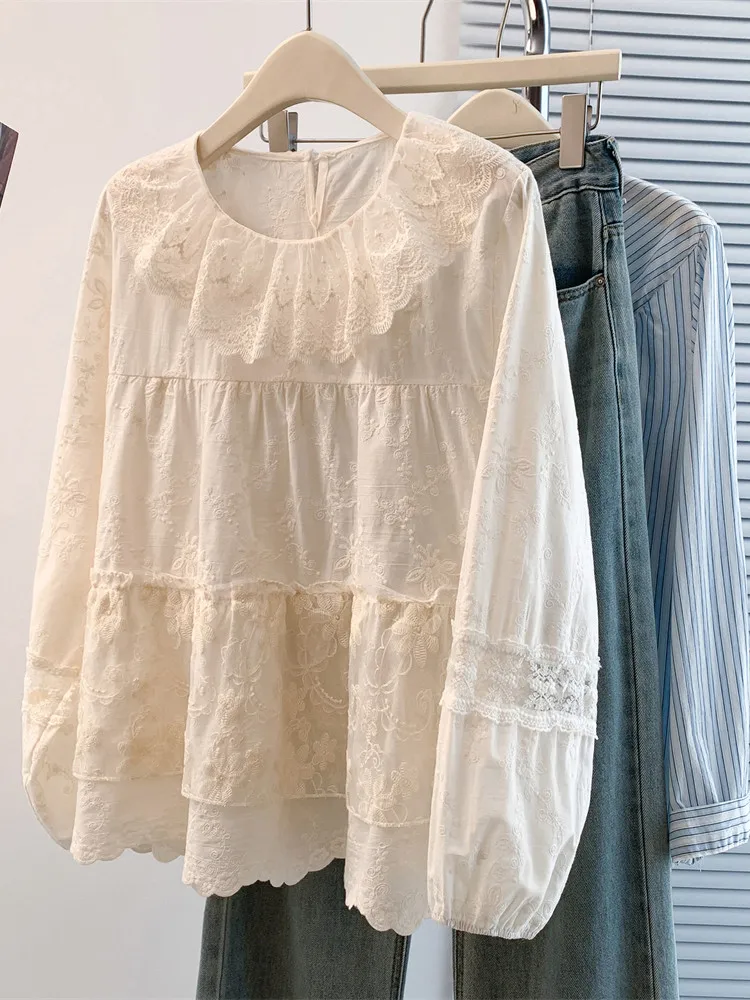 

Loose Lace Splice Bordered Collar Wooden Button Embellished Casual Style Women's Shirt Breathable Skin-friendly Spring Fashion