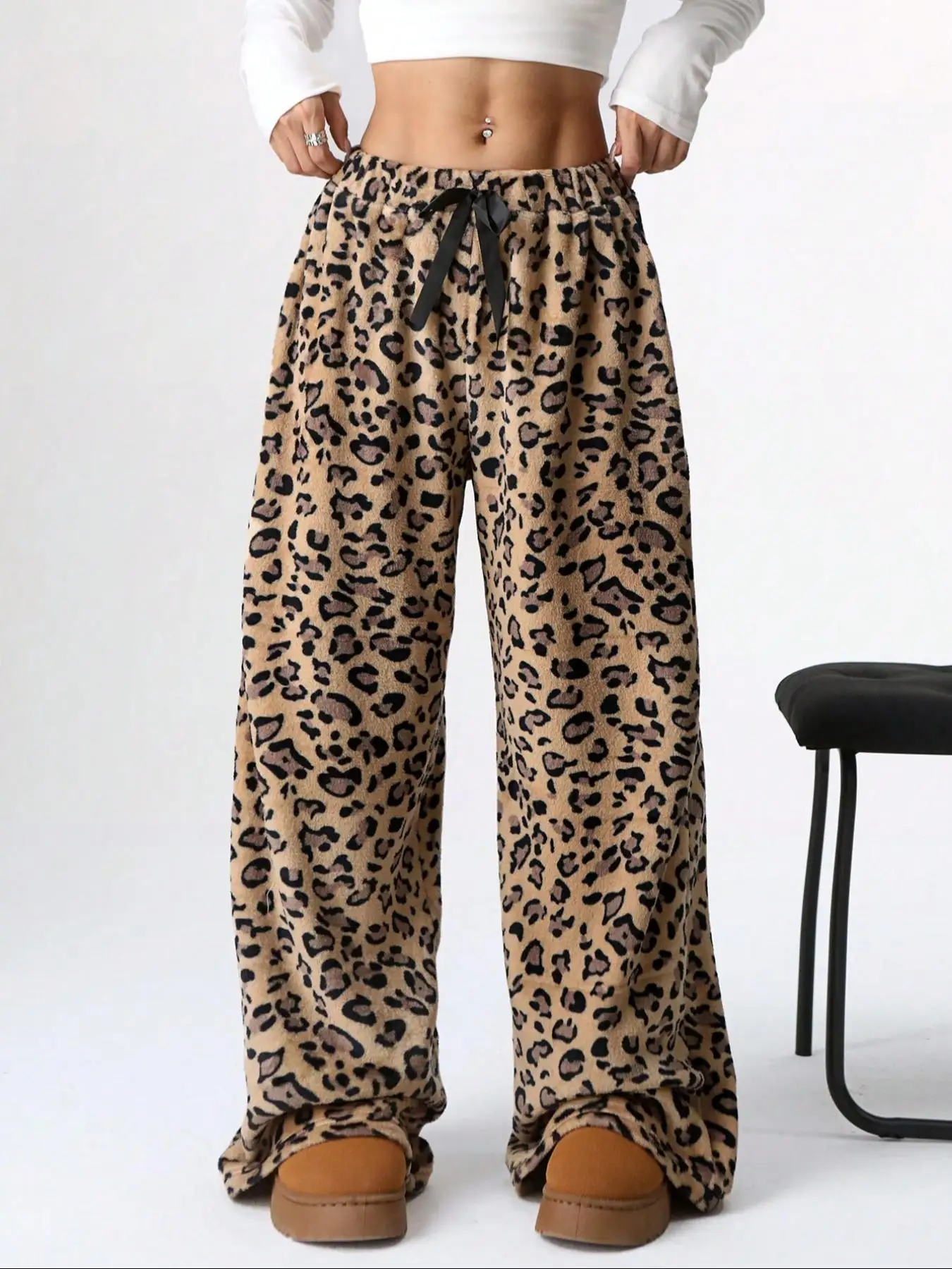 Pantalones de pierna ancha informales cómodos y sueltos con cordón en la cintura con estampado de leopardo a la moda para otoño e invierno de talla grande para mujer